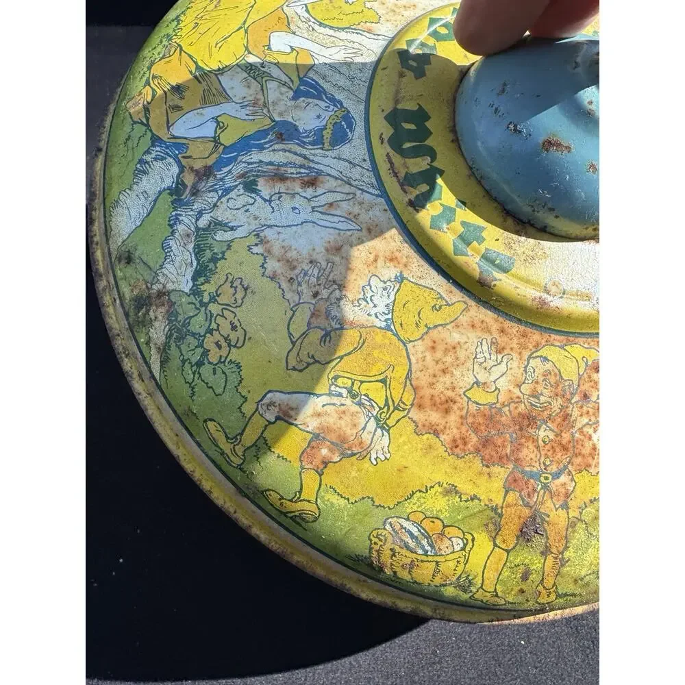 The J CHEIN & Company Early Disney Snow White & 7 Dwarfs Spin Top Tin Needs TLC
